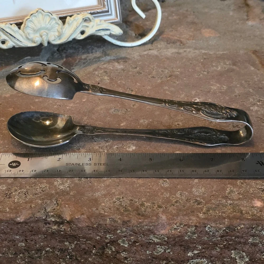 Wallace Silver Plate Antique Tongs Pierced Floral Scroll Ornate Serving Tool 8in